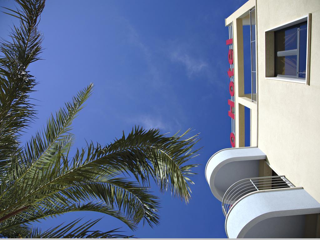 Hotel Tiziano Trapani Bagian luar foto