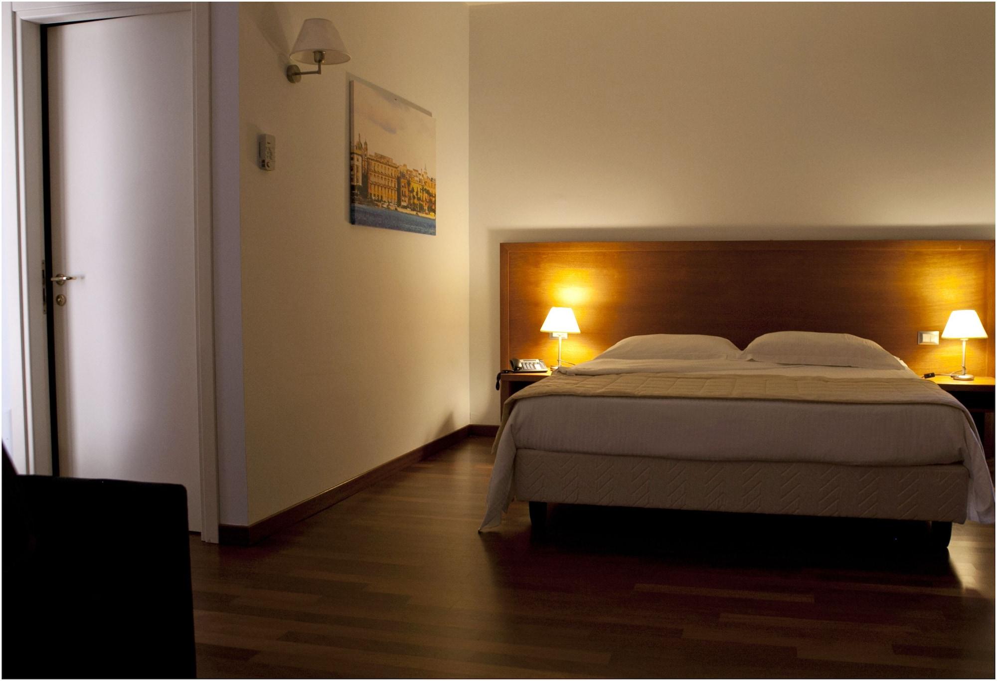 Hotel Tiziano Trapani Bagian luar foto