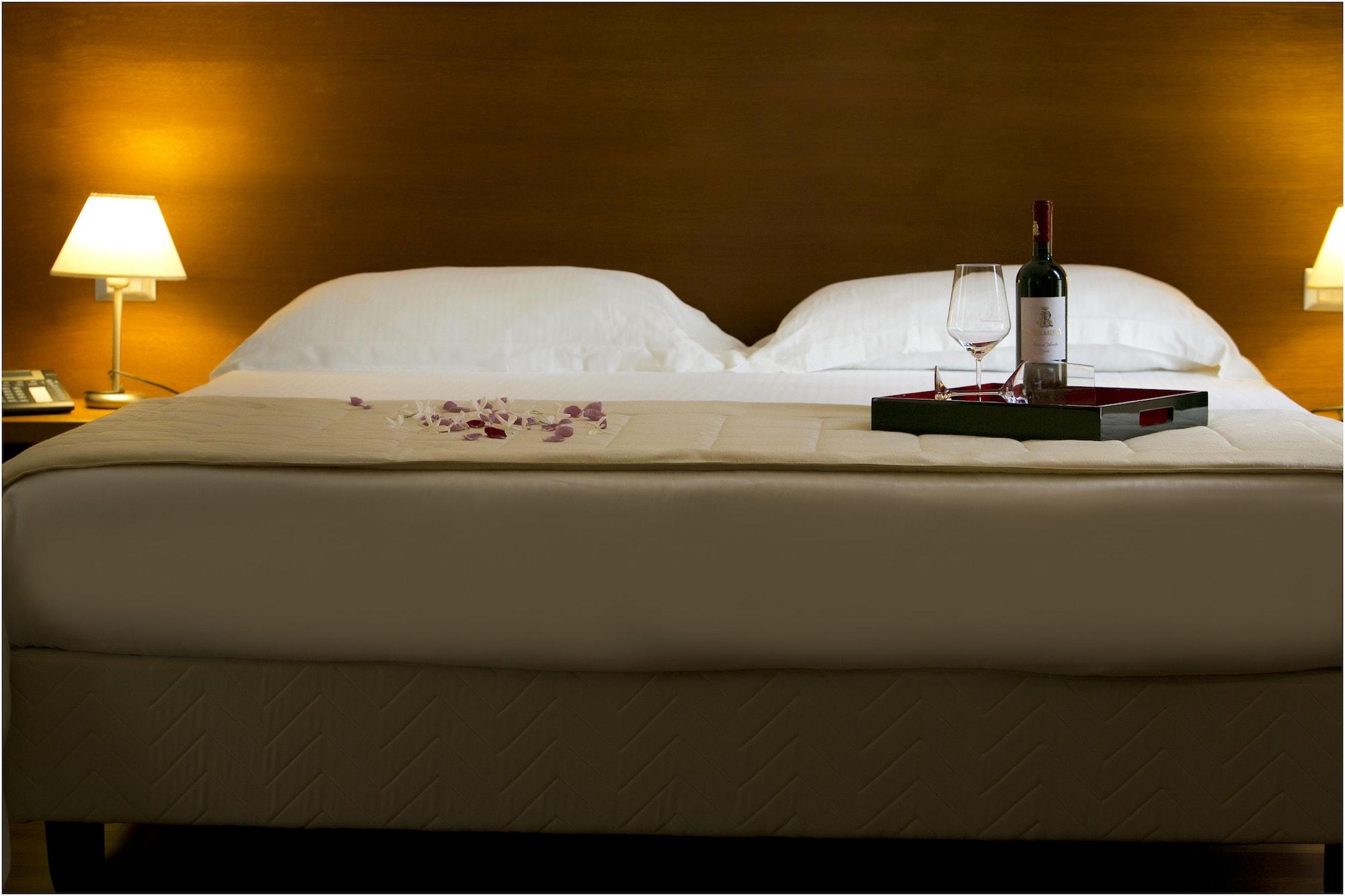 Hotel Tiziano Trapani Bagian luar foto