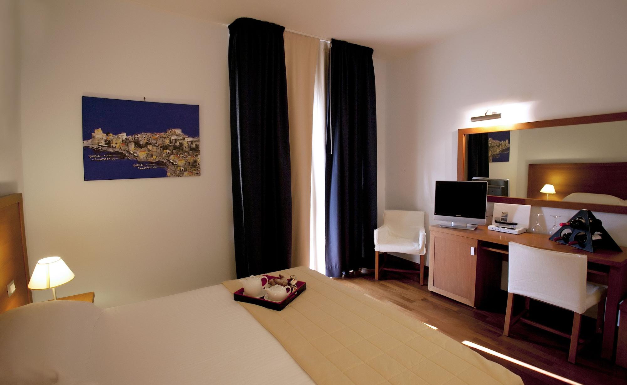 Hotel Tiziano Trapani Bagian luar foto