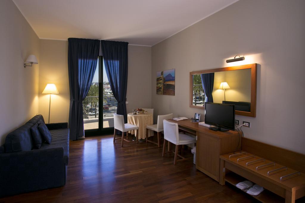 Hotel Tiziano Trapani Bagian luar foto