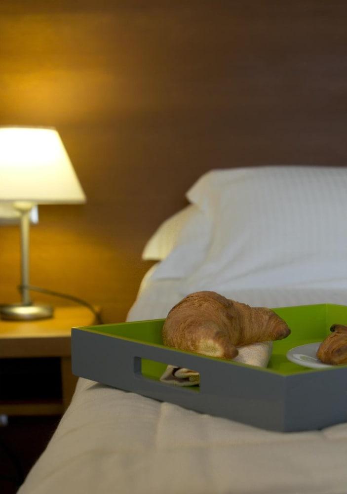 Hotel Tiziano Trapani Bagian luar foto