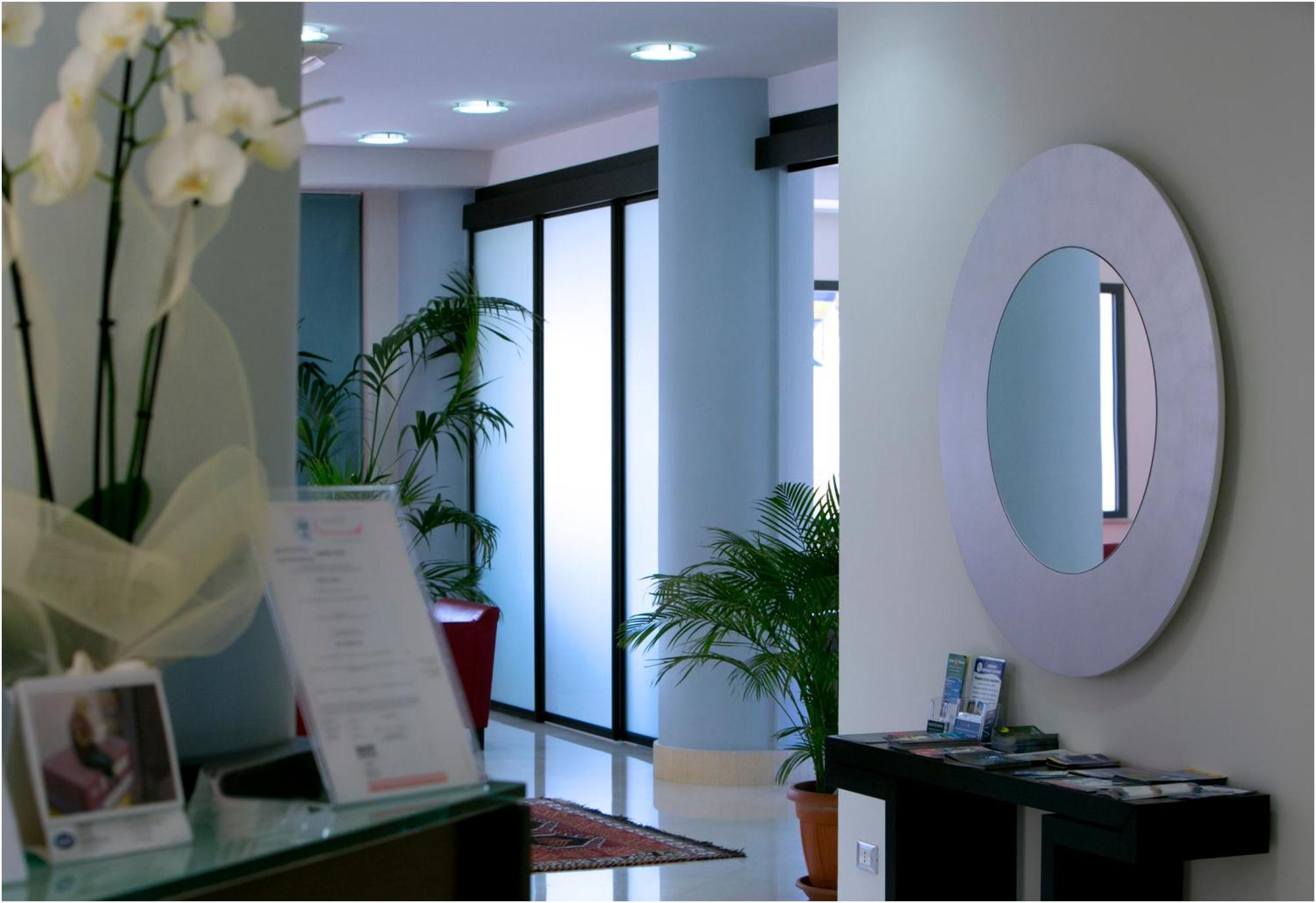 Hotel Tiziano Trapani Bagian luar foto