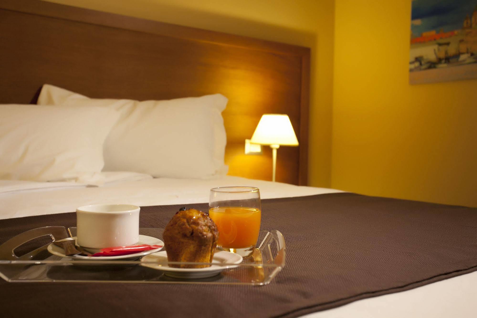 Hotel Tiziano Trapani Bagian luar foto
