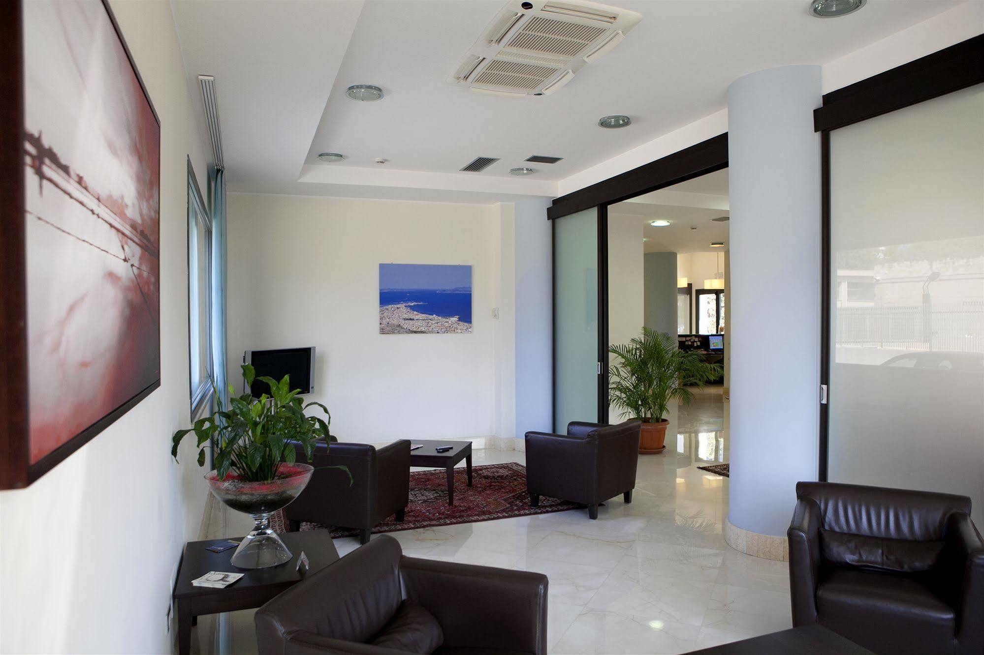 Hotel Tiziano Trapani Bagian luar foto